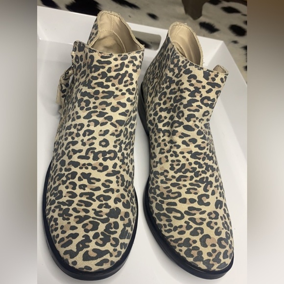 Dolce Vita Women’s Size 8.5 Leopard Ankle Boots Zip Closure Block Heel - Picture 2 of 10